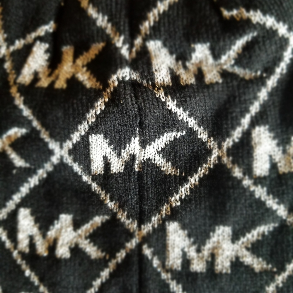 SOLD NEW NWT Michael Kors Knitted Black Silver Beanie One Size - Picture 3 of 3